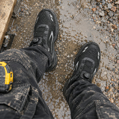 IconWorker Drift in the rain on a wet site path